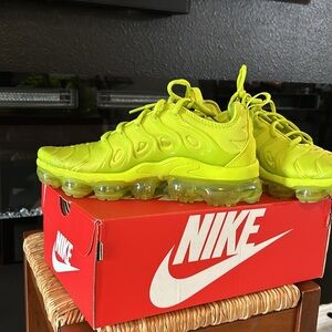 Nike Vapormaxx plus 8.5 W gently used